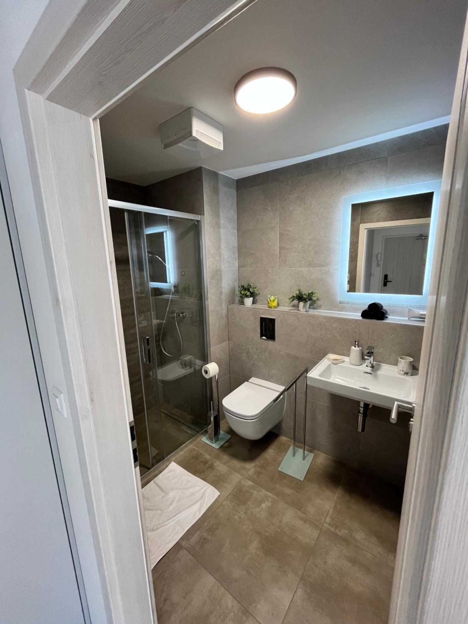 Hillside Y34 Apartment Долни Кубин Екстериор снимка
